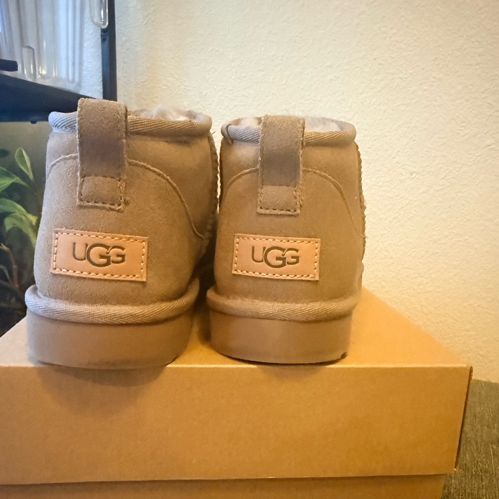 UGG Women’s  Classic Ultra Mini Boots - Caribou